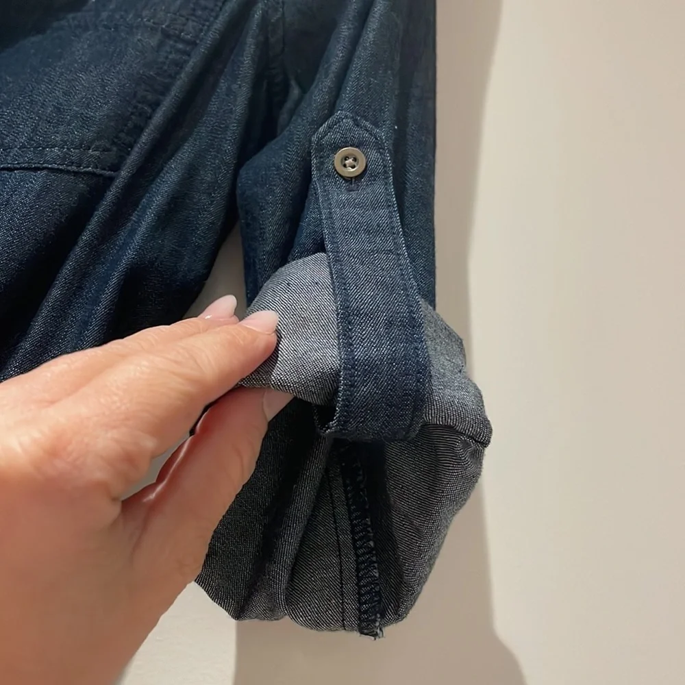 Adorable banana republic size 2 jean dress with pockets! - Picture 4 of 6